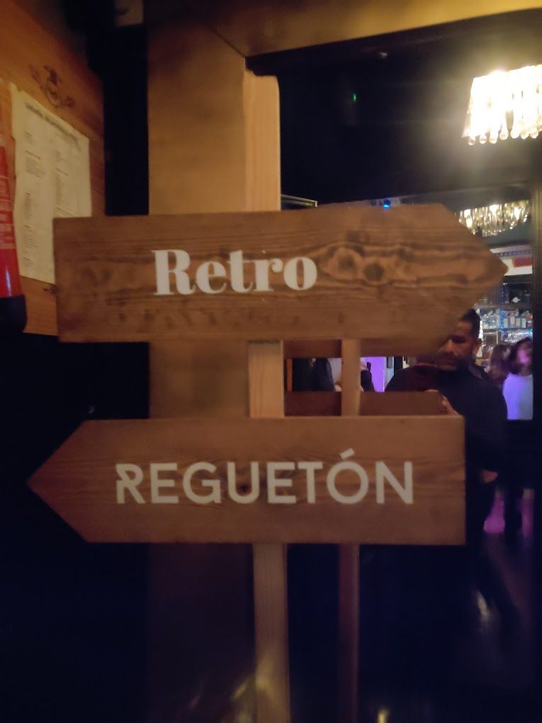 RETRO Vs REGUETON